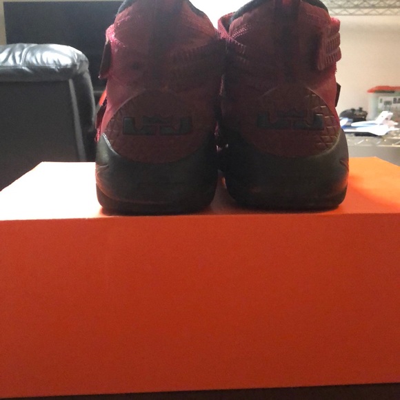 Lebron Soldier 14s 7(y) - Picture 3 of 4